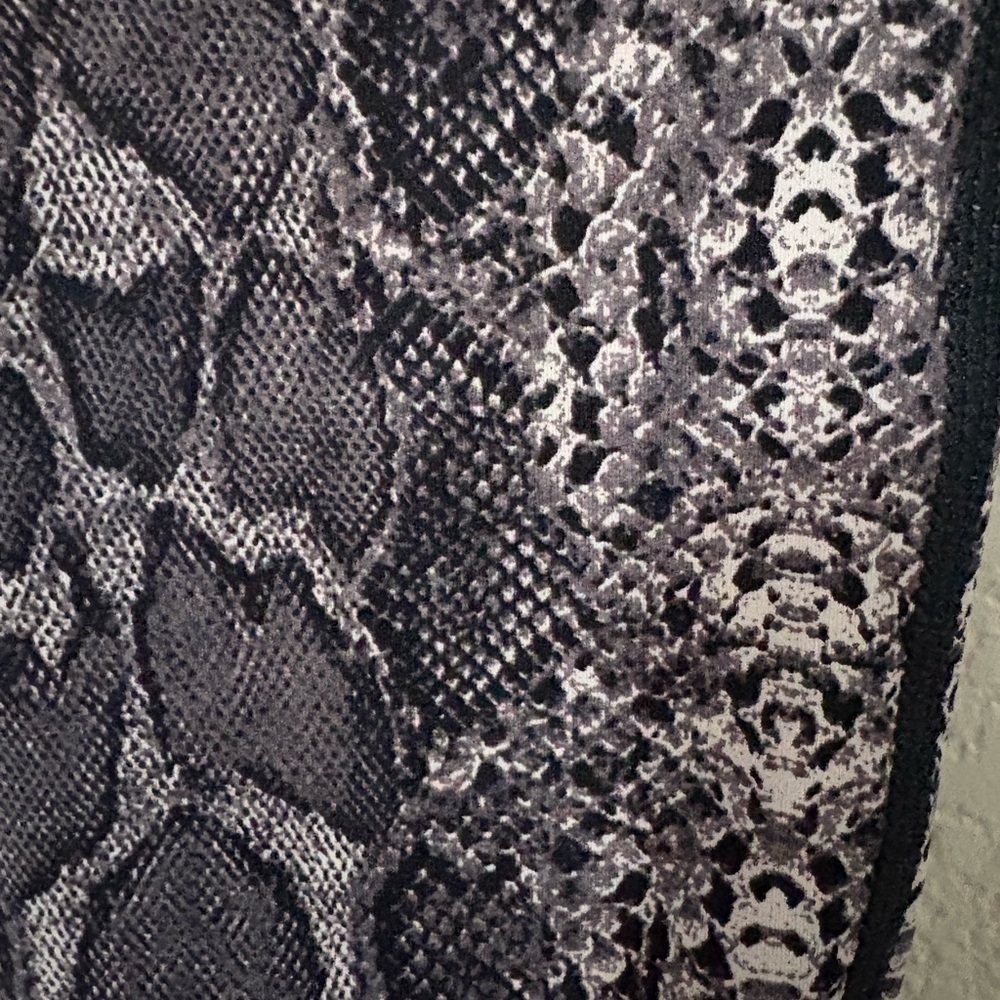 Varley Purple and Black Reptile Print‎ Leggings - Picture 6 of 12